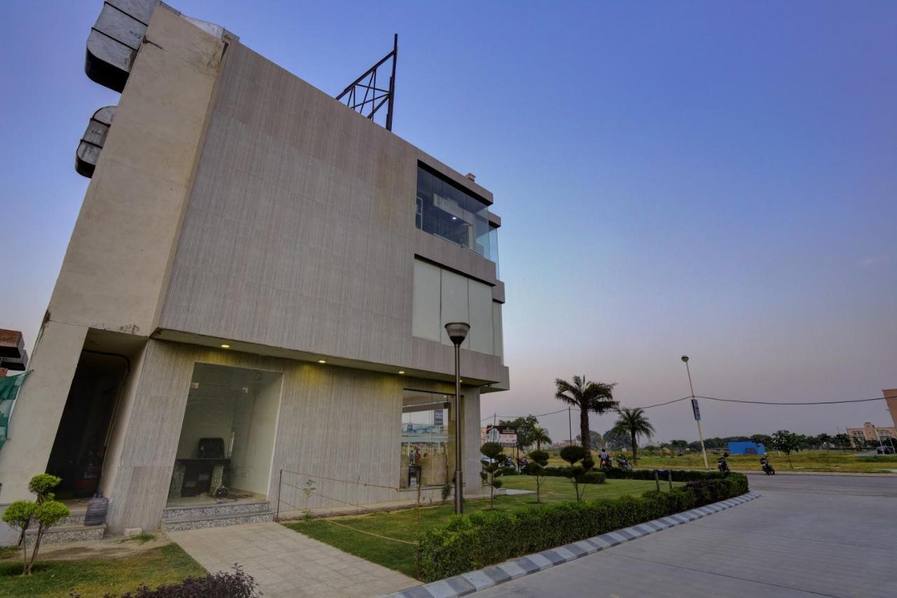 Country Inn Hotels & Resorts Vrindavan Luaran gambar