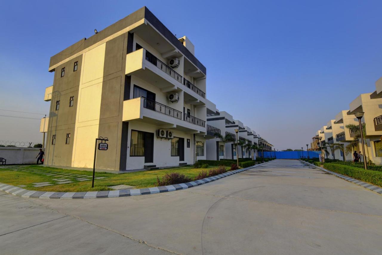 Country Inn Hotels & Resorts Vrindavan Luaran gambar
