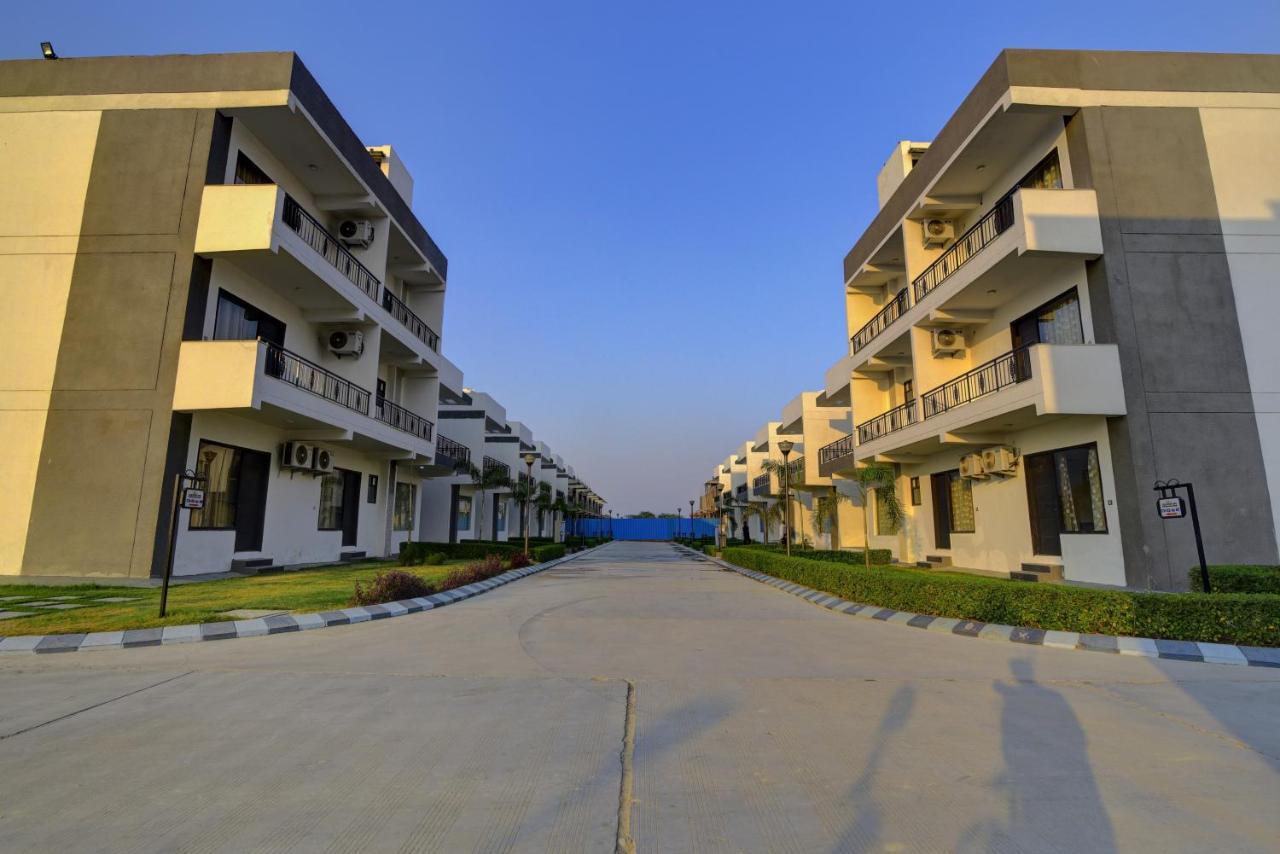 Country Inn Hotels & Resorts Vrindavan Luaran gambar
