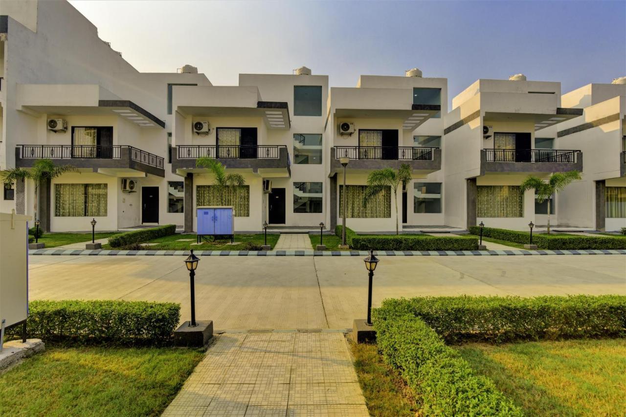 Country Inn Hotels & Resorts Vrindavan Luaran gambar